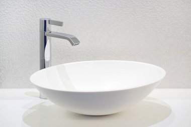 Modern tasarımlı banyo iç lavabo. Banyo lavabo ve musluk iç