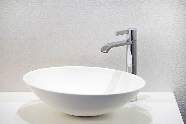 Badezimmer Waschbecken Mit Modernem Design Badezimmer Mit Waschbecken Und Wasserhahn — Stockfoto