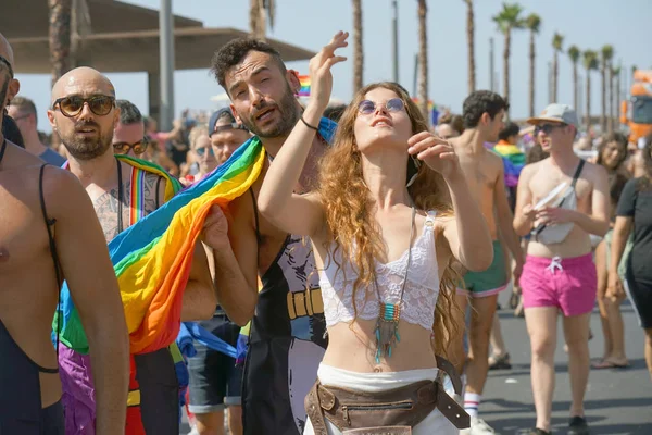 Tel Aviv İsrail - 8 Haziran 2018: yıllık geçit Lgbt. Gay ve lezbiyen Gay gurur içinde yürüyüş geçit Tel Aviv İsrail '. Gökkuşağı bayrakları, Eşcinsel. Seçici odak
