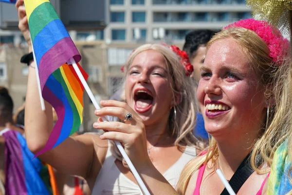 Tel Aviv İsrail - 8 Haziran 2018: yıllık geçit Lgbt. Gay ve lezbiyen Gay gurur içinde yürüyüş geçit Tel Aviv İsrail '. Gökkuşağı bayrakları, Eşcinsel. Seçici odak