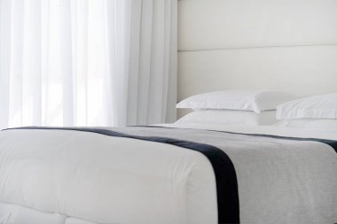 Otelde modern yatak odası iç. Bir otel yatak odası iç