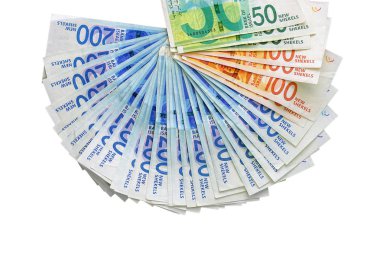 Yeni İsrail Şekeli serisi beyaz arka plan üzerinde izole C hayranıyım. 50, 100 ve 200 Yeni İsrail para faturaları (banknot) İsrail para yığını şekel.