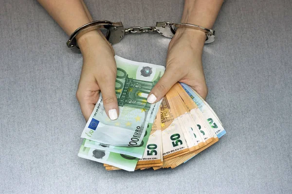 Geschäftsfrau Amt Handschellen Mit Einem Schmiergeld Von Euro Banknoten Frauenhände — Stockfoto
