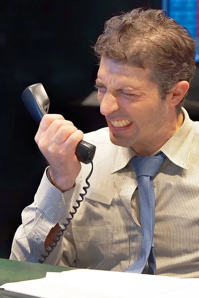 Uomo Ufficio Stressato Impiegato Uomo Che Urla Telefono Concetto Economia — Foto Stock