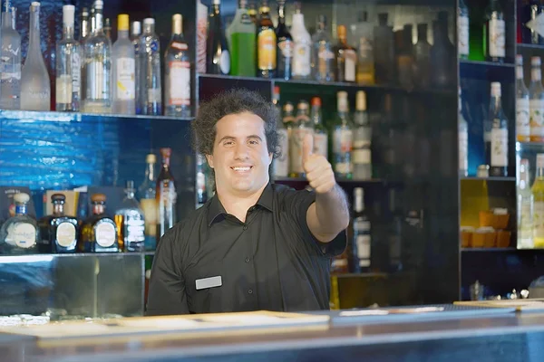Professionell Bartender Arm Visar Arbetsplatsen Närbild Hög Nivå Och Kvalitet — Stockfoto