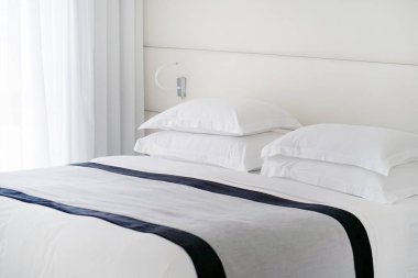 Otelde modern yatak odası iç. Bir otel yatak odası iç