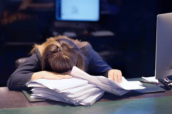 Ofis Çalışanı Close Evrak Onun Önünde Bir Sürü Sıkıntı Bir — Stok fotoğraf