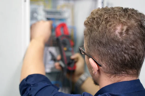 Electrician Measures Voltage Multimeter Electrical Cabinet Electrician Checking Voltage Electric — Stock Photo, Image