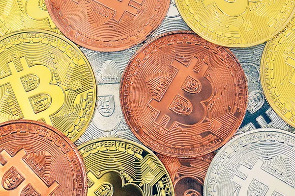 Pendekatan Latar Belakang Mata Uang Virtual Bitcoin Emas Perak Perunggu — Stok Foto