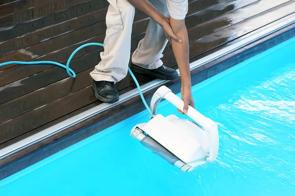 Pool Cleaner His Work Hotel African Staff Worker Cleaning Pool — Stock Photo, Image