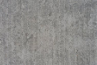 Dikey kesik ile gri beton duvar dokusu. Arka plan için eski gri beton duvar dokusu. Boş kentsel iç.