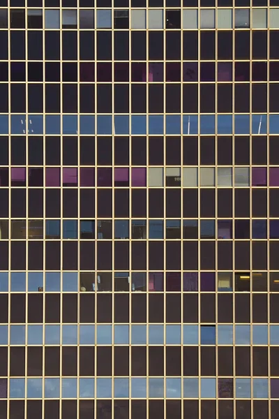 Glas Blå Fyrkantig Fönstren Fasaden Modern Stad Business Building Skyskrapan — Stockfoto