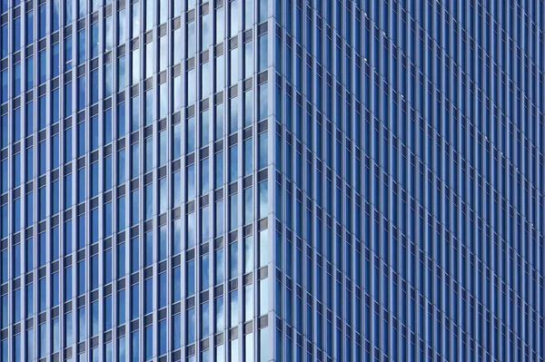 Ángulo Moderno Edificio Negocios Rascacielos Vidrio Azul Aluminio Cuadrado Blanco —  Fotos de Stock