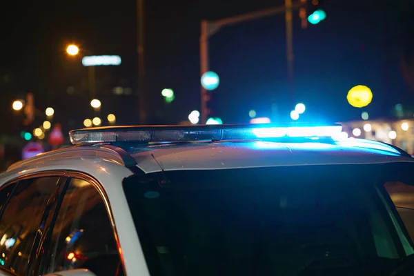 Närbild Blåljus Toppen Polisbil Natten — Stockfoto