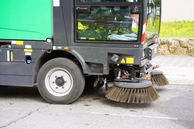 Sokak süpürme aracı makine çalışma