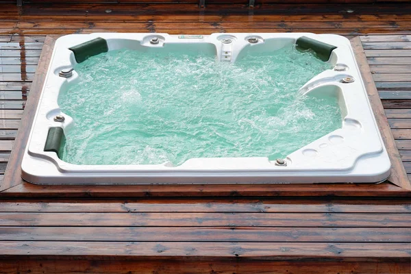 Limpador Piscina Durante Seu Trabalho — Fotografia de Stock