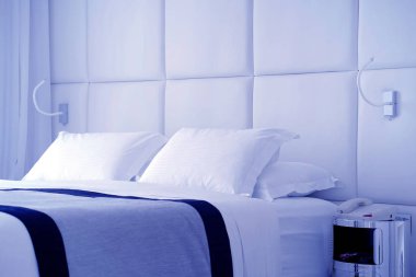 Otelde modern yatak odası iç. Bir otel yatak odası iç