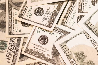 Arka plan ile para Amerikan yüz dolar faturaları. Tonlama
