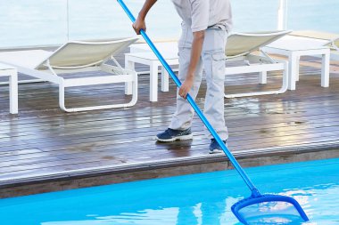 Otel personel işçi havuz Temizleme