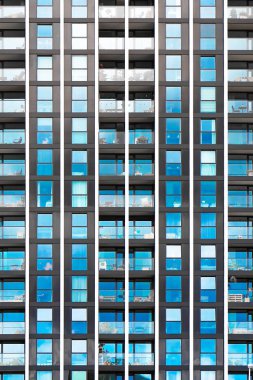 Bina penceresini kapatın. Doku.