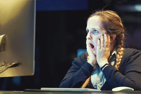 Nő a számítógép előtt stressz — Stock Fotó