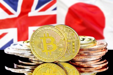 İngiltere ve Japonya bayrak arka plan üzerinde bitcoins