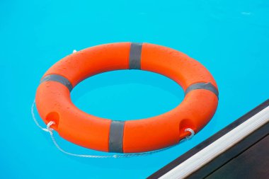 Kırmızı lifebuoy havuzu yüzük float