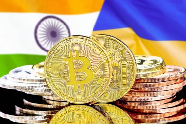 Hindistan ve Ukrayna bayrak arka plan üzerinde bitcoins