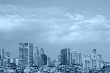 Modern şehrin mavi arka planı