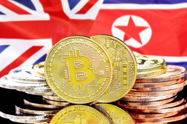 Kuzey Kore ve İngiltere bayrak arka plan üzerinde bitcoins