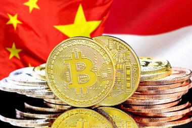 Monako ve Çin bayrağı arka plan üzerinde bitcoins