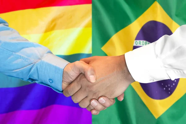 Aperto de mão no Brasil e LGBT Bandeira gay fundo . — Fotografia de Stock