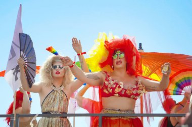 Lezbiyenler ve geyler geçidi. Insanlar.