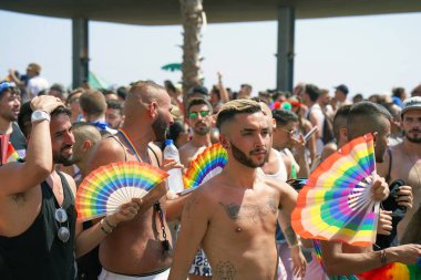 Lezbiyenler ve geyler geçidi. Insanlar.