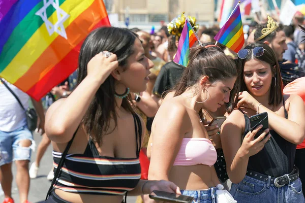 Desfile de lésbicas e gays. Pessoas . — Fotografia de Stock