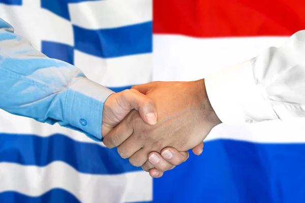 握手希腊和荷兰国旗背景. — 图库照片