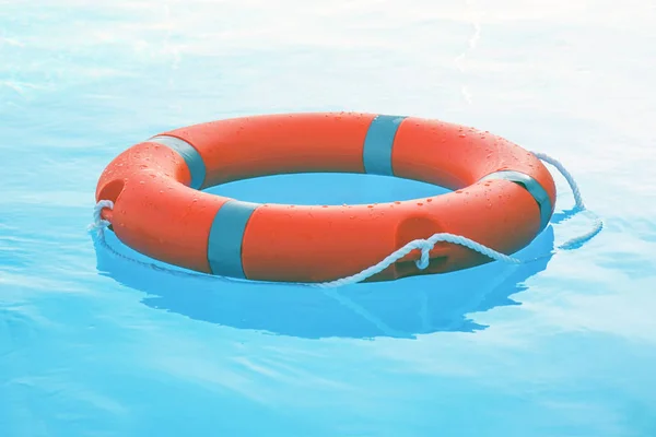 Flotteur anneau de piscine bouée de sauvetage rouge — Photo