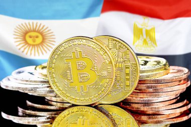Arjantin ve Mısır bayrağı arka plan üzerinde bitcoins