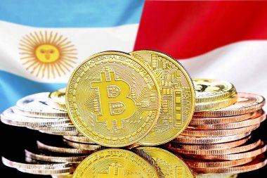 Arjantin ve Monako bayrak arka plan üzerinde bitcoins
