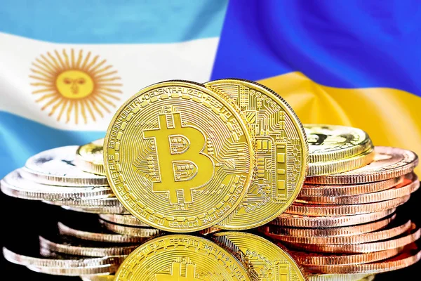 Arjantin ve Ukrayna bayrak arka plan üzerinde bitcoins