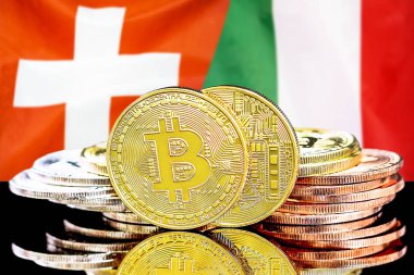 İsviçre ve İtalya bayrak arka plan üzerinde bitcoins