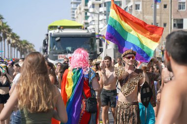 Lezbiyenler ve geyler geçidi. Insanlar.