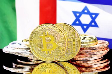 İtalya ve İsrail bayrak arka plan üzerinde bitcoins