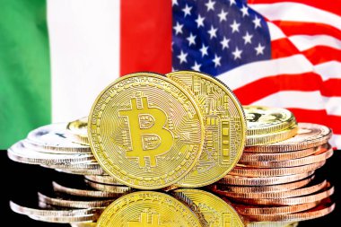 İtalya ve Abd bayrağı arka plan üzerinde bitcoins