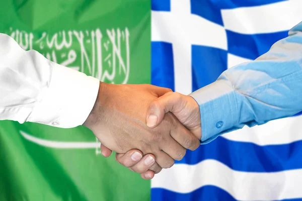 Handshake na Arabii Saudyjskiej i Grecji flaga tle. — Zdjęcie stockowe