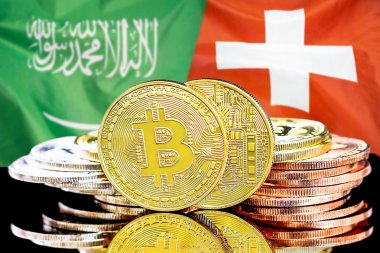 Suudi Arabistan ve İsviçre bayrağı arka plan üzerinde bitcoins