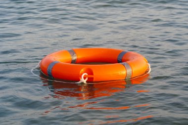 Kırmızı lifebuoy havuzu yüzük float