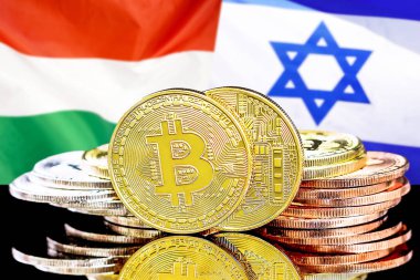 Macaristan ve İsrail bayrak arka plan üzerinde bitcoins