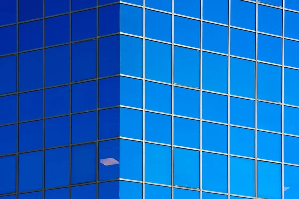 Épület kék ablak közelről. Textúra. — Stock Fotó