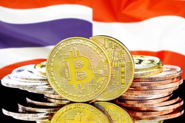 Tayland ve Avusturya bayrak arka plan üzerinde Bitcoins